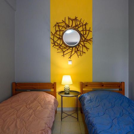 Rea Apartment II "1Minute From The Beach" Каламата Экстерьер фото