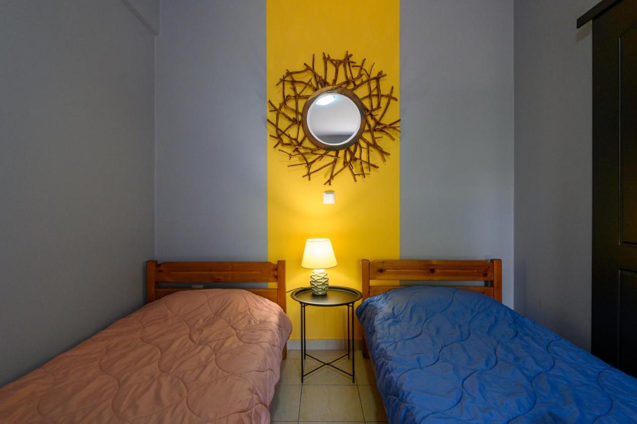 Rea Apartment II "1Minute From The Beach" Каламата Экстерьер фото