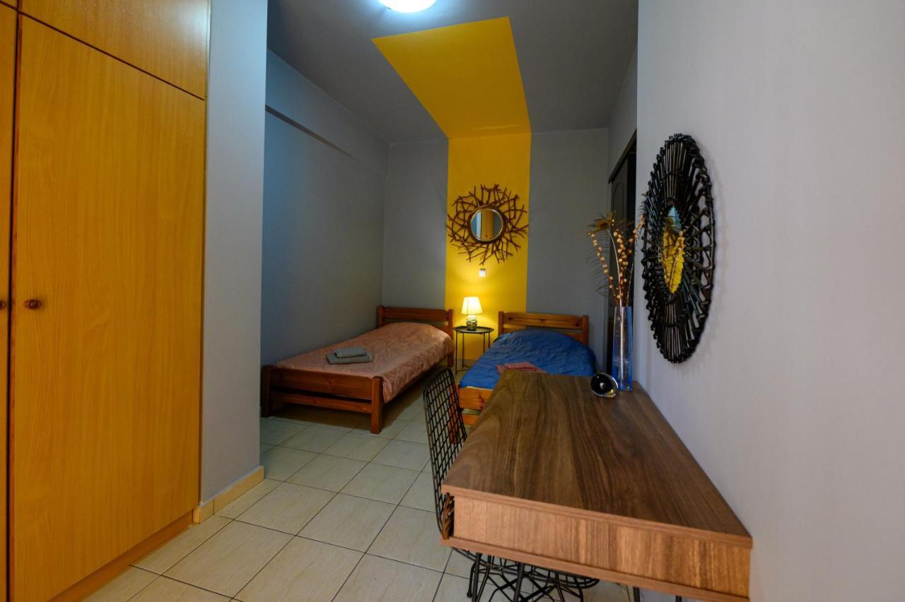 Rea Apartment II "1Minute From The Beach" Каламата Экстерьер фото