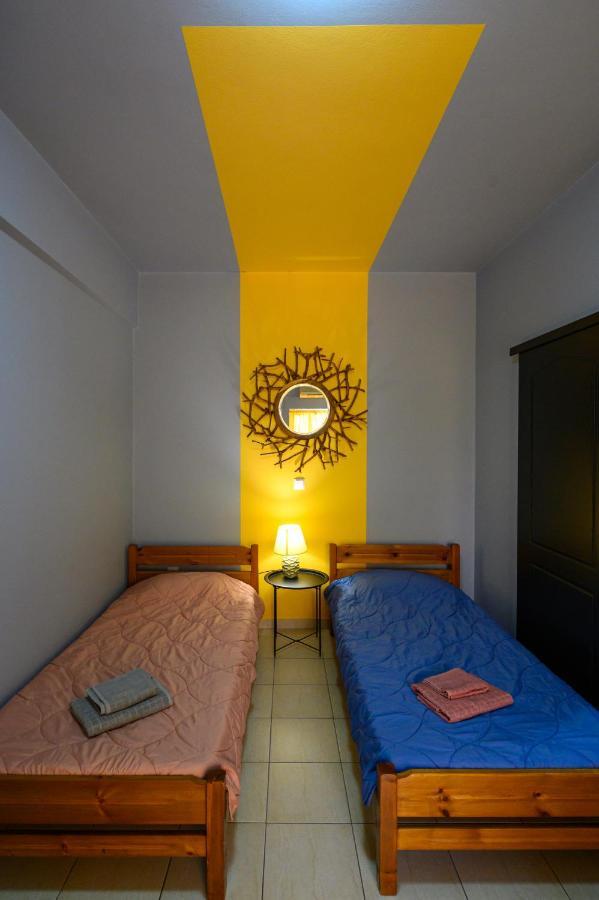 Rea Apartment II "1Minute From The Beach" Каламата Экстерьер фото