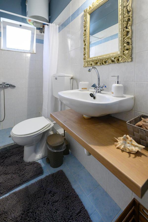 Rea Apartment II "1Minute From The Beach" Каламата Экстерьер фото