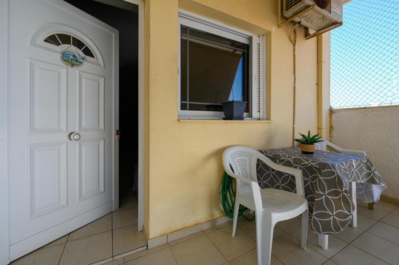 Rea Apartment II "1Minute From The Beach" Каламата Экстерьер фото
